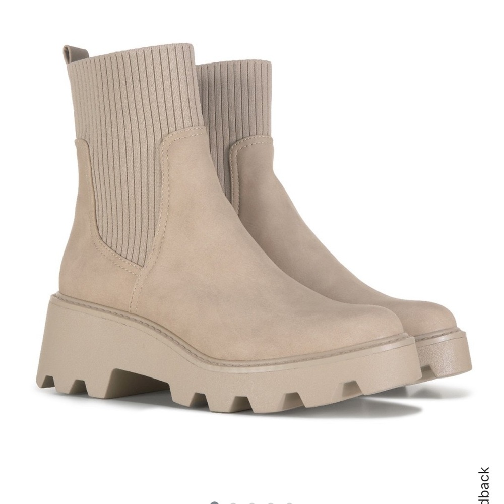 DV by Dolce Vita Taupe Ankle Boots 8.5 new